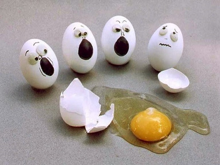 picture of broken eggs