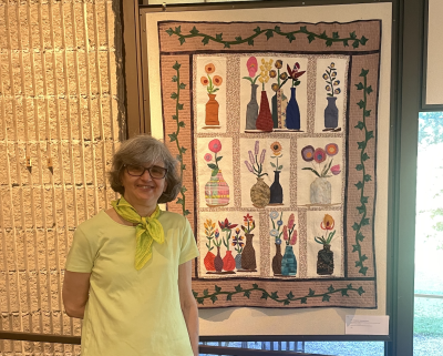 Deb in front of her quilt