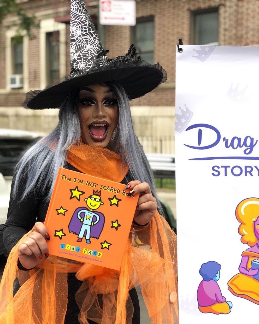 Angel Elektra can pull off a witchy outfit